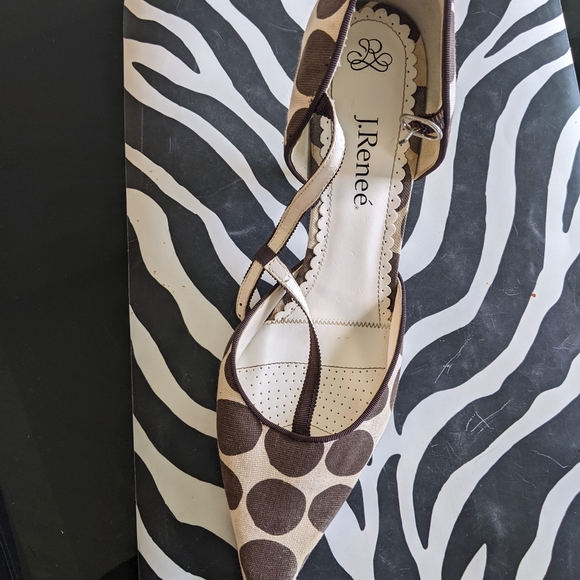 Pre-owned J. Renee shoes. Size 12W - Picture 2 of 12